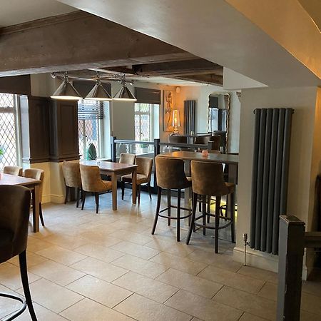 The White Hart Hotel 우토제터 외부 사진