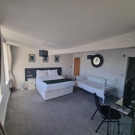 The White Hart Hotel 우토제터 외부 사진