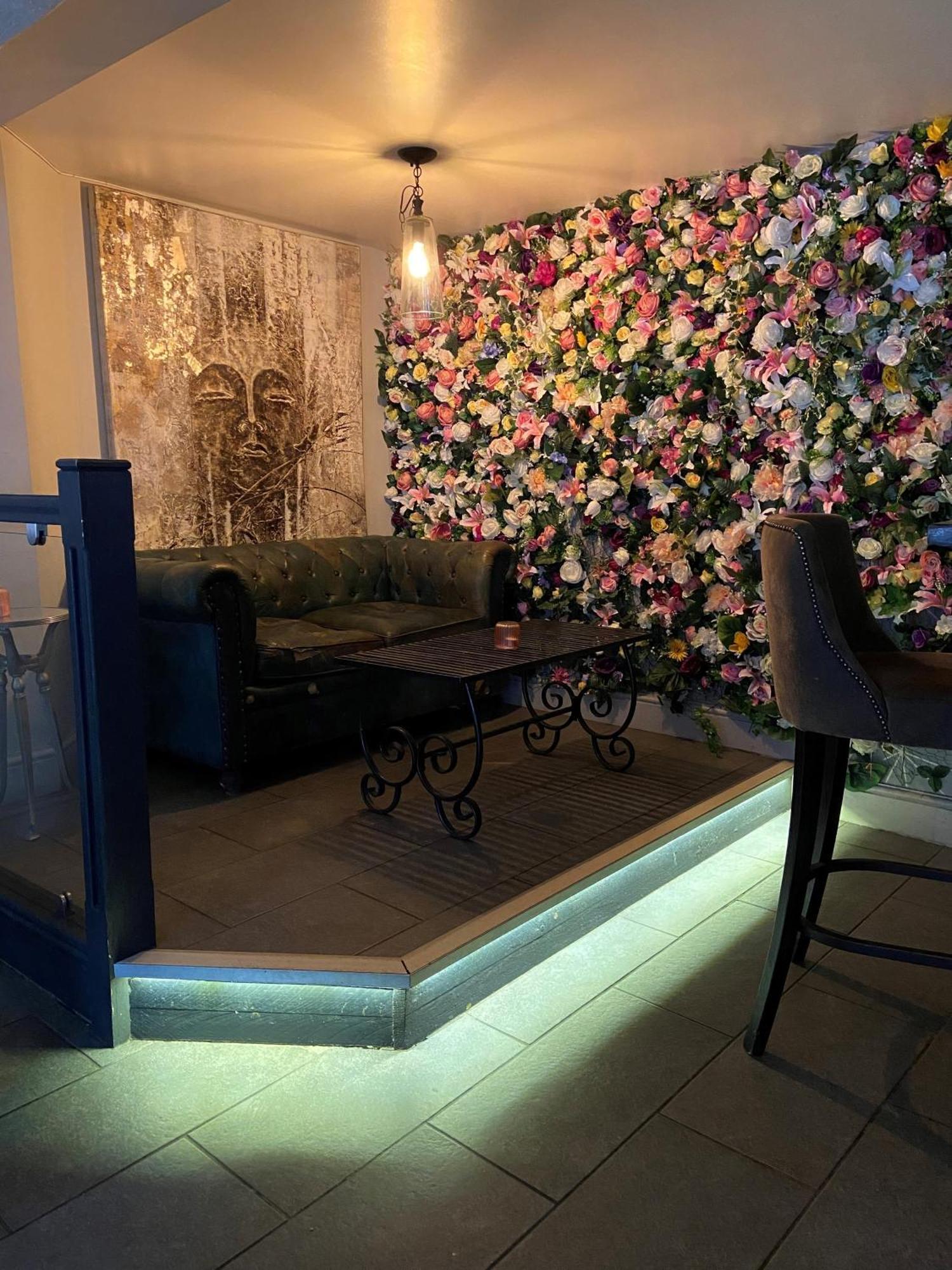 The White Hart Hotel 우토제터 외부 사진